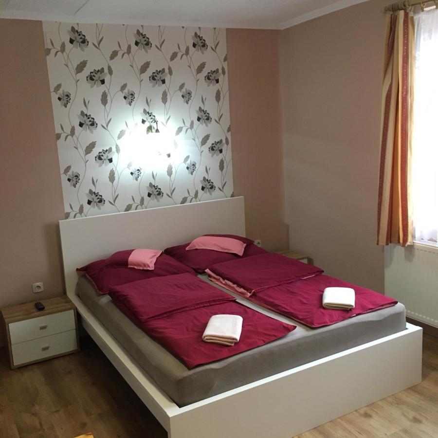 Liliom Vendeghaz Hotel Bakonybél Buitenkant foto