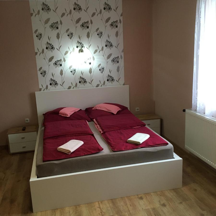 Liliom Vendeghaz Hotel Bakonybél Buitenkant foto