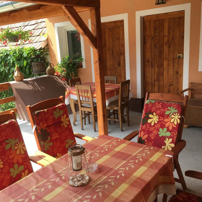 Liliom Vendeghaz Hotel Bakonybél Buitenkant foto