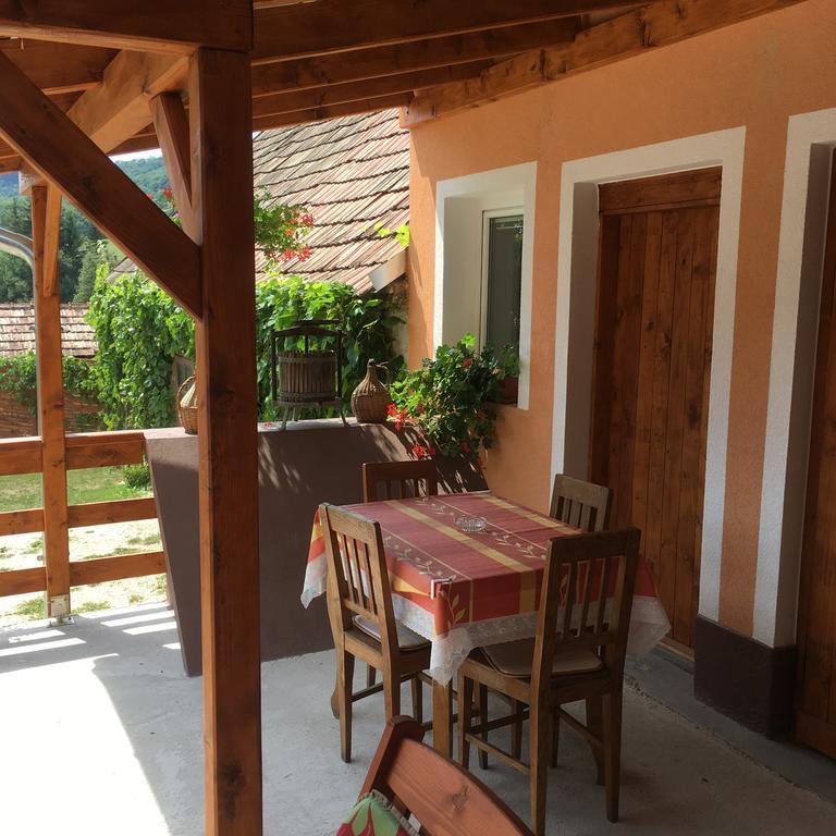 Liliom Vendeghaz Hotel Bakonybél Buitenkant foto